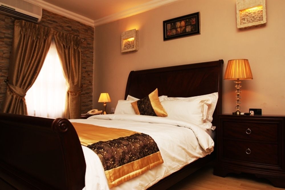 Fryburg Suites Aliayabiagba Esterno foto