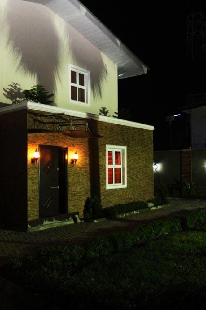 Fryburg Suites Aliayabiagba Esterno foto