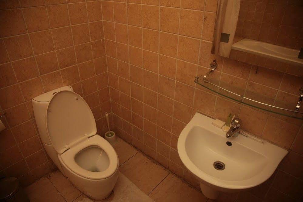 Fryburg Suites Aliayabiagba Esterno foto