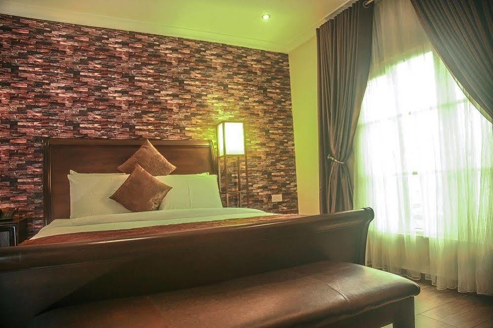 Fryburg Suites Aliayabiagba Esterno foto
